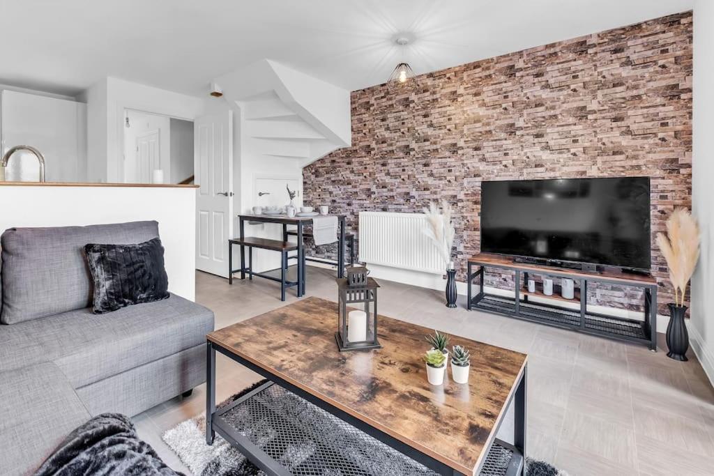 Beautiful 5 Bedroom Home In The City Centre With Gated Parking Birmingham Esterno foto