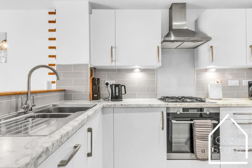 Beautiful 5 Bedroom Home In The City Centre With Gated Parking Birmingham Esterno foto