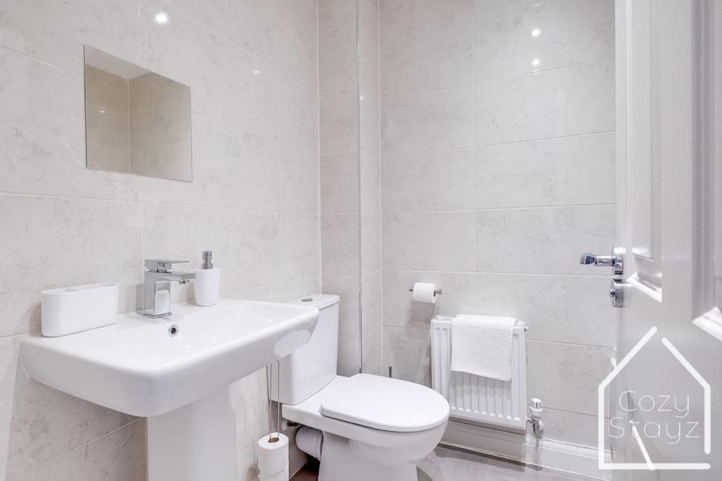 Beautiful 5 Bedroom Home In The City Centre With Gated Parking Birmingham Esterno foto