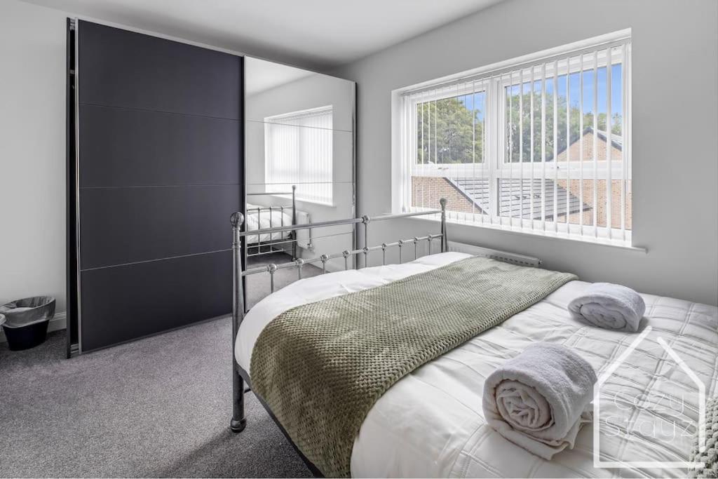 Beautiful 5 Bedroom Home In The City Centre With Gated Parking Birmingham Esterno foto