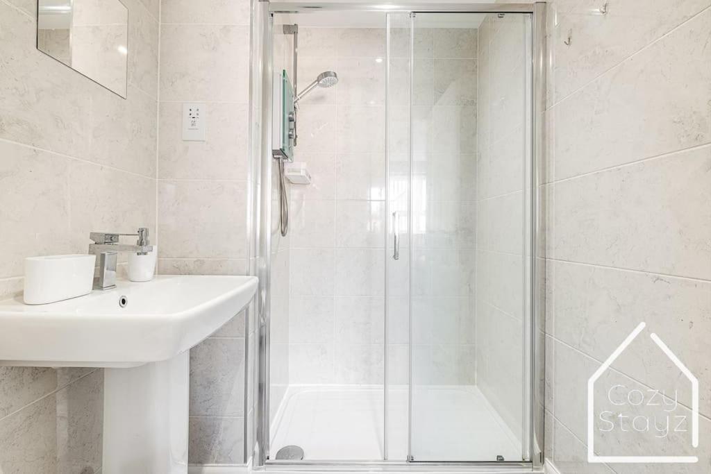 Beautiful 5 Bedroom Home In The City Centre With Gated Parking Birmingham Esterno foto